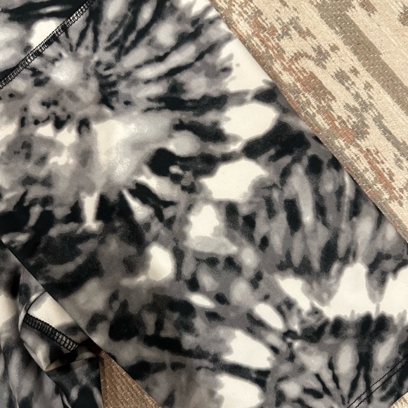 Yoga Shorts - Picture 2 of 4